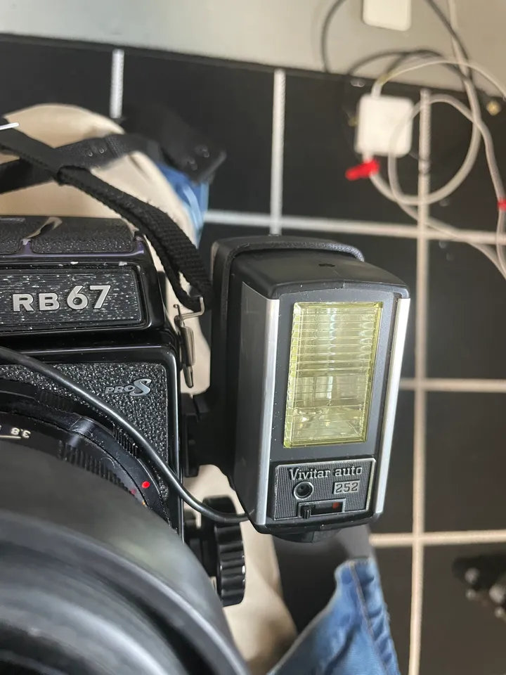 The Viv 252 Flash - A Night Saver