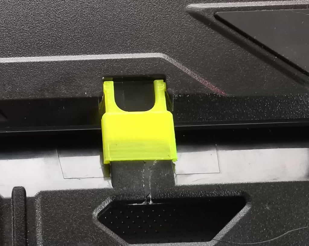 Corsair K95 wristrest repair clip