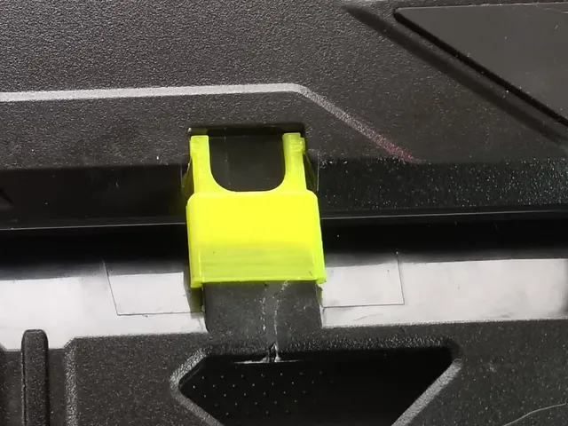 Corsair K95 wristrest repair clip