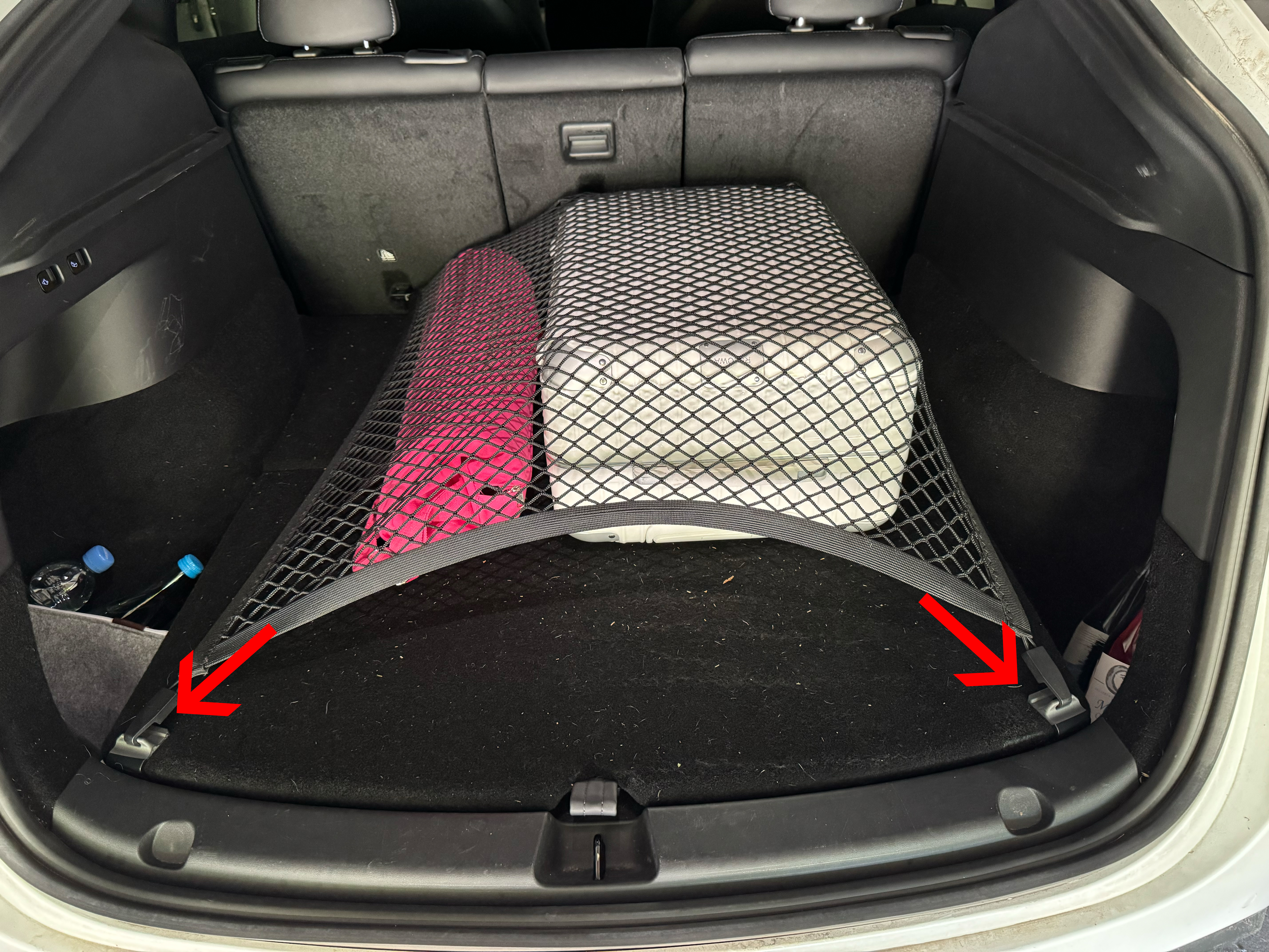 Tesla Model Y cargonet clips