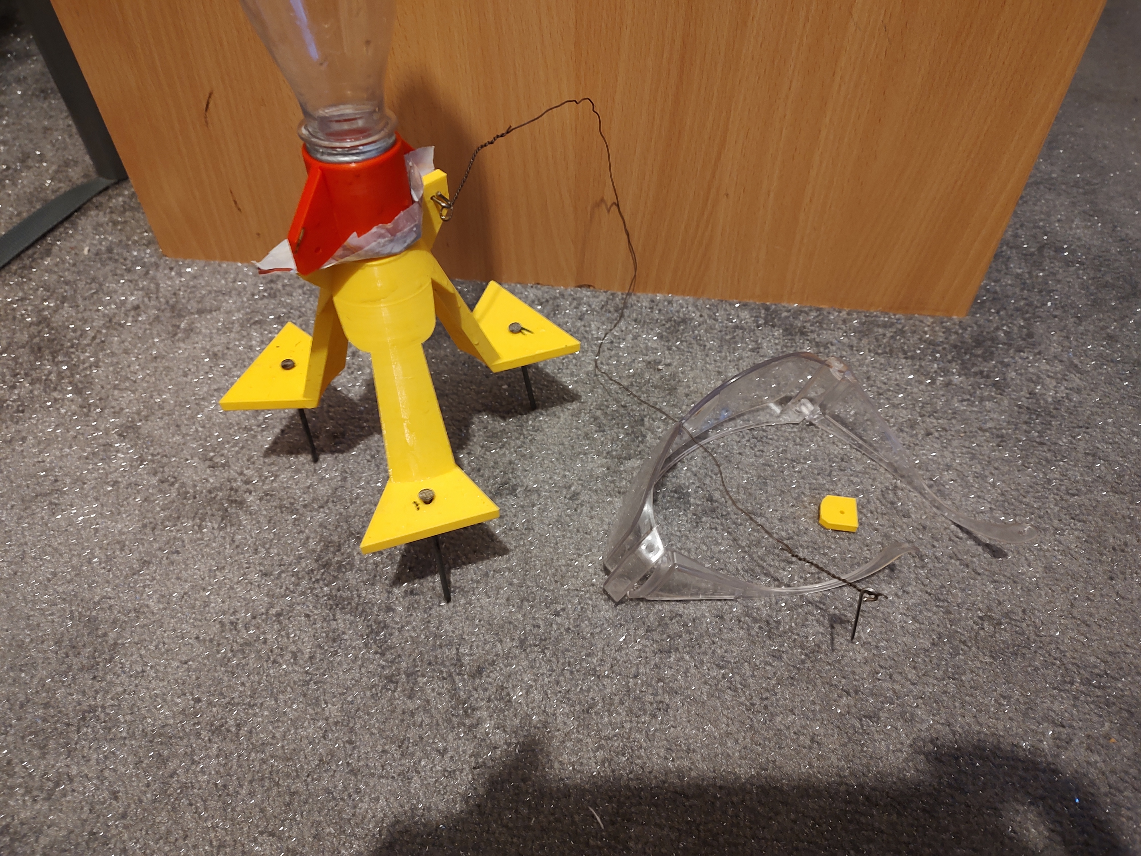 Bottle rocket - Nozzle Cap and Stand (experimental, over-engineered)