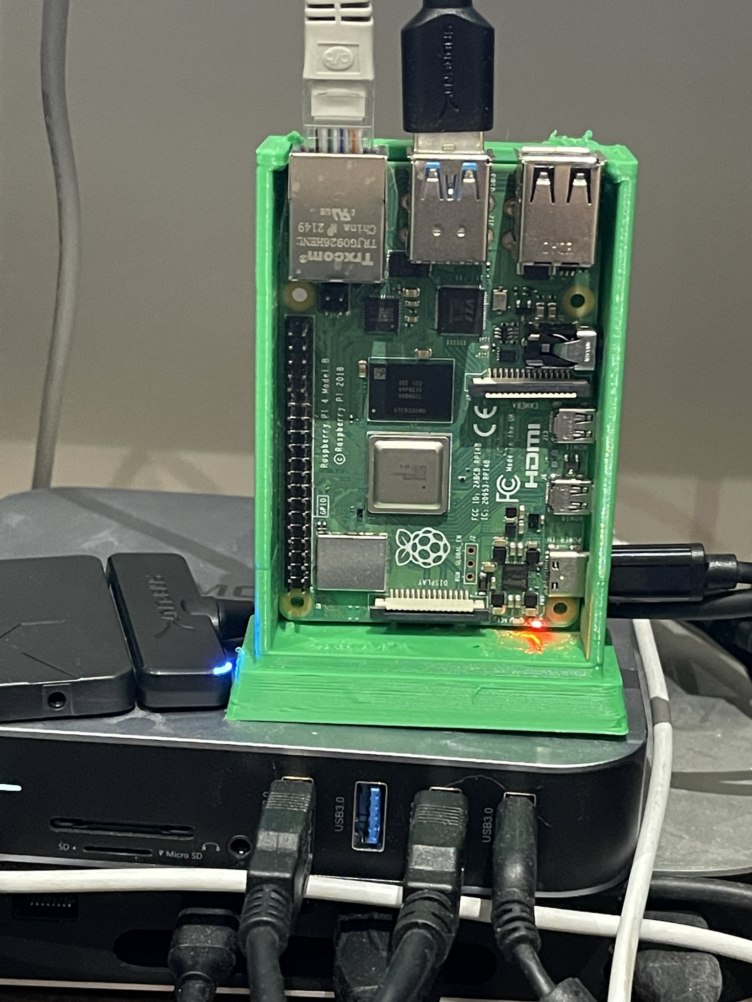 Vertical Raspberry Pi 4 Case