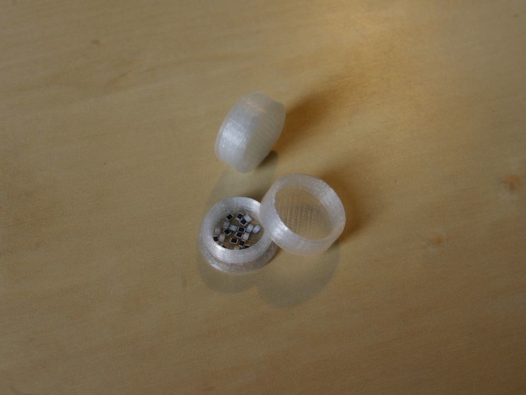 Miniatura 3 do modelo 3D Small Keychain Pill Box