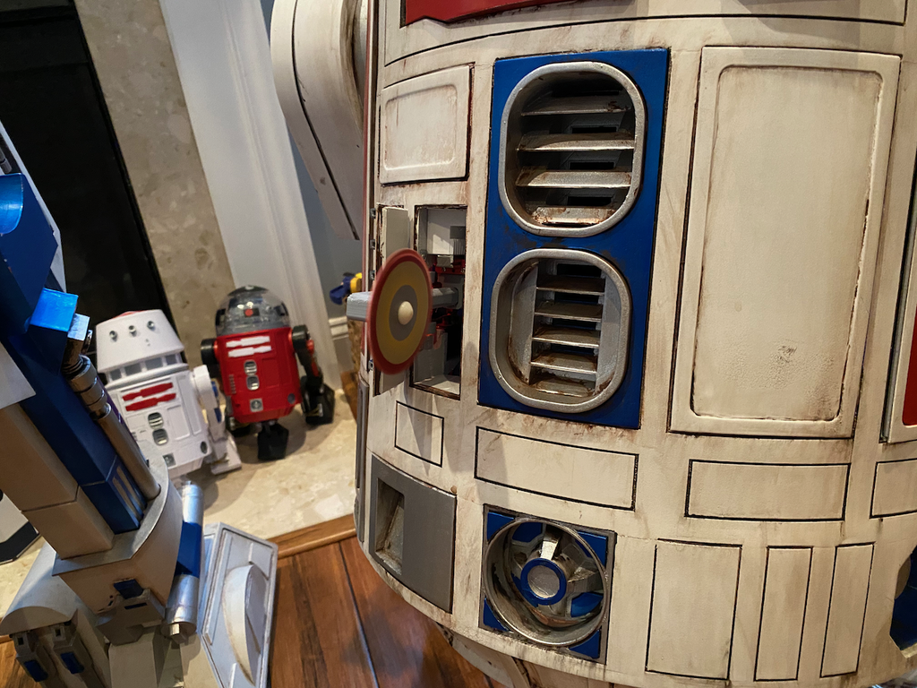 Mr. Baddely Mark III Astromech Buzz Saw Mod