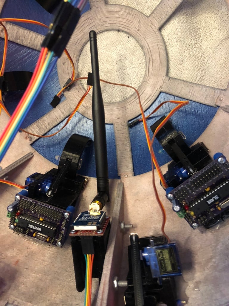 R2-D2 Panel Hinge Servo Mount