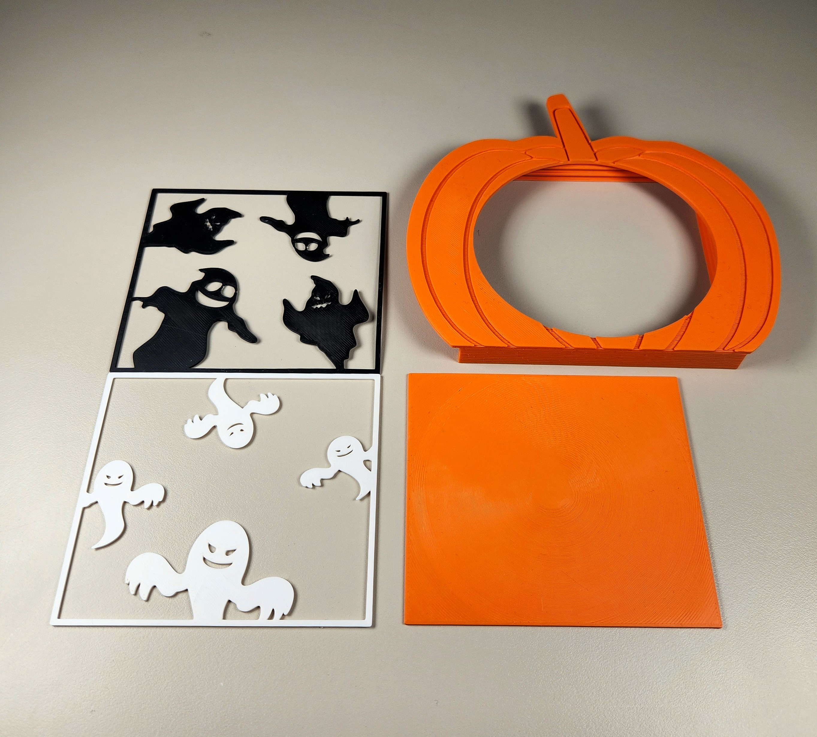 Miniatura 2 do modelo 3D Ghosts in a Pumpkin