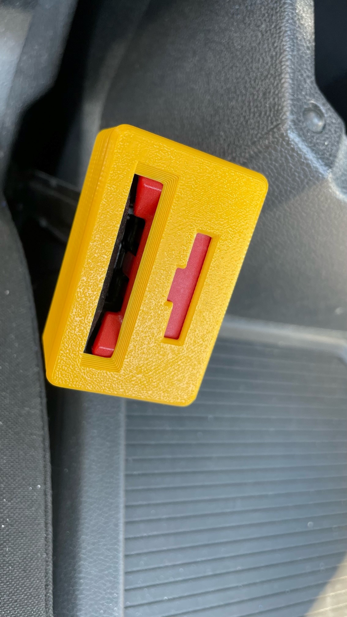 Child safety lock for seat belt (3 versions) // Kindersicherung für