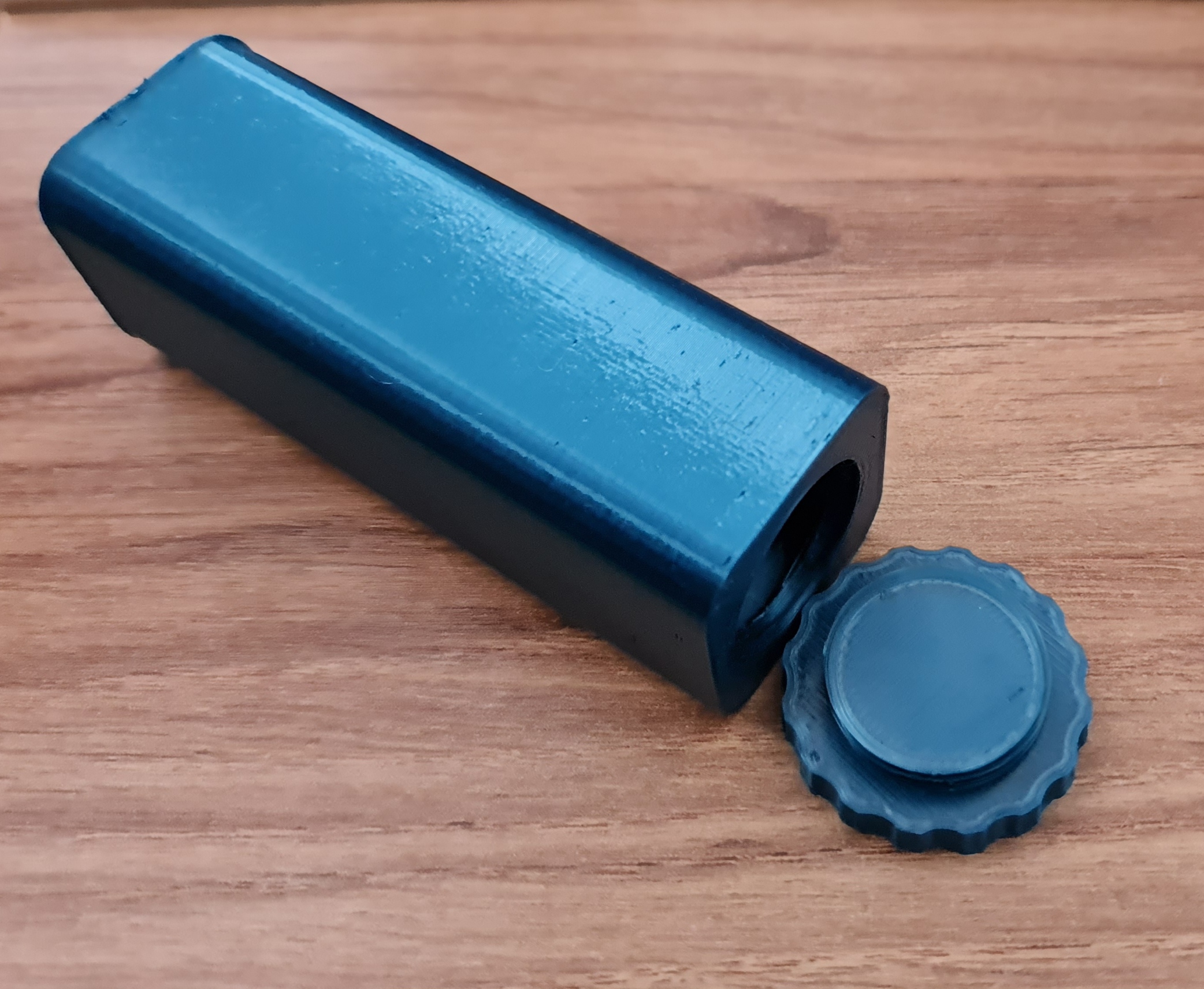 Miniatura 2 do modelo 3D Small Travel Container