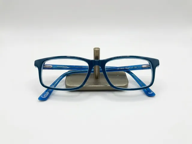 Minimalist Eyeglasses Stand – Clean Design, Easy Print