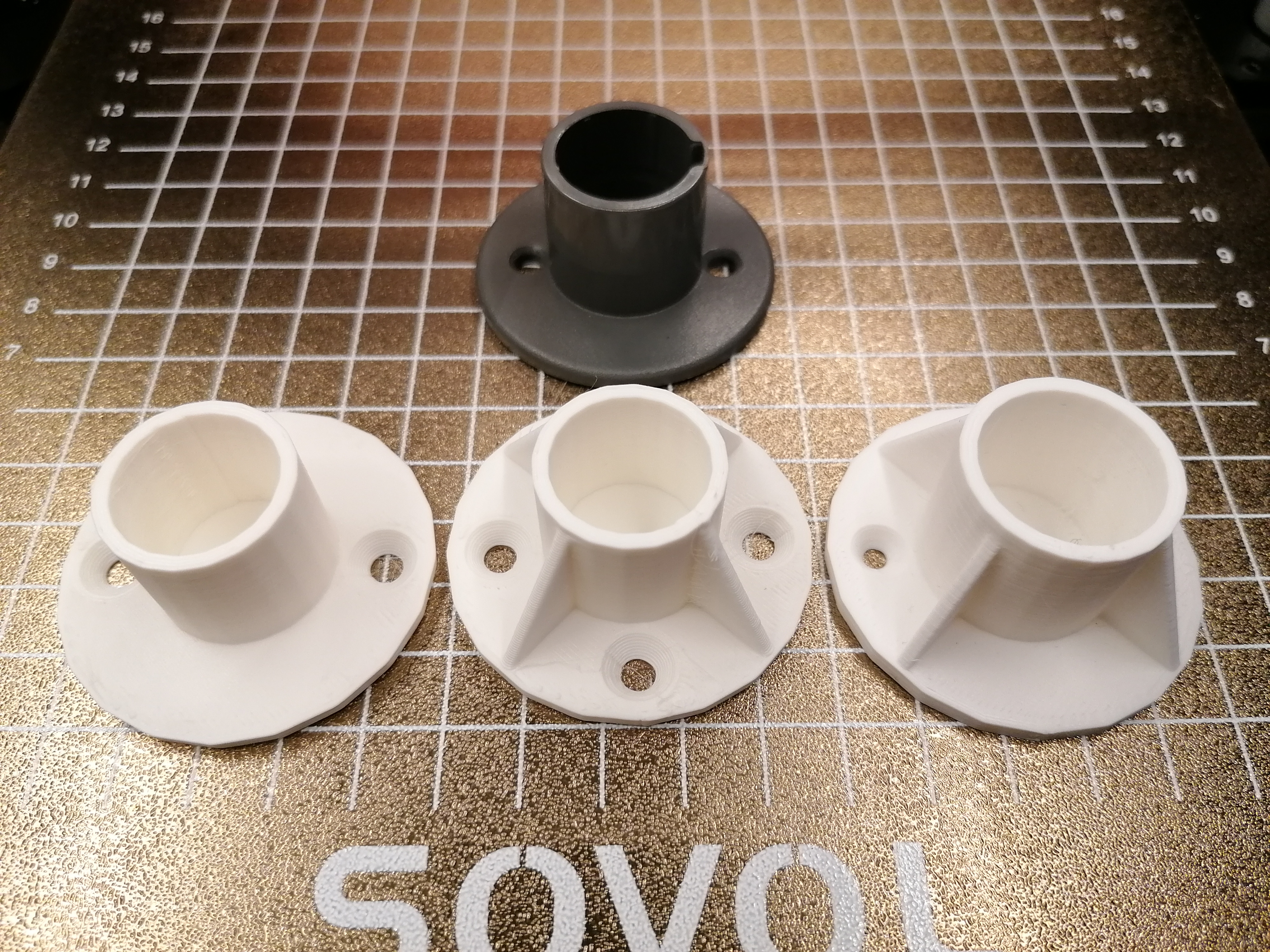 Pole mounting bracket
