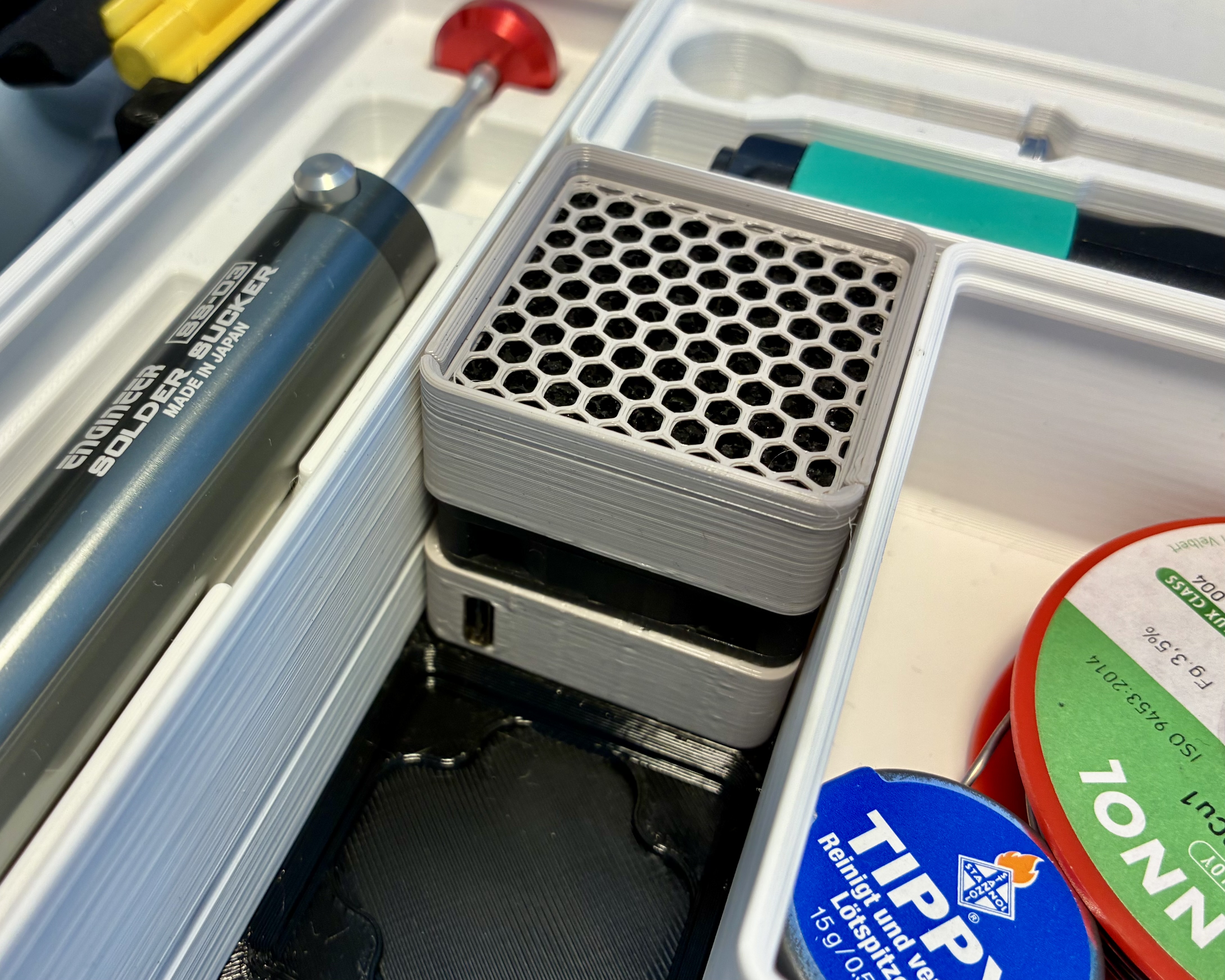 Miniatura 2 do modelo 3D Gridfinity Solder Fume Extractor