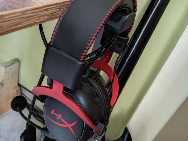 Sliding HeadPhone Stand