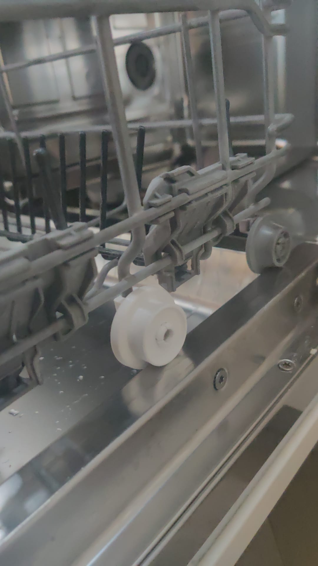 Dishwasher wheel replacement (Bosch, Siemens, Neff)