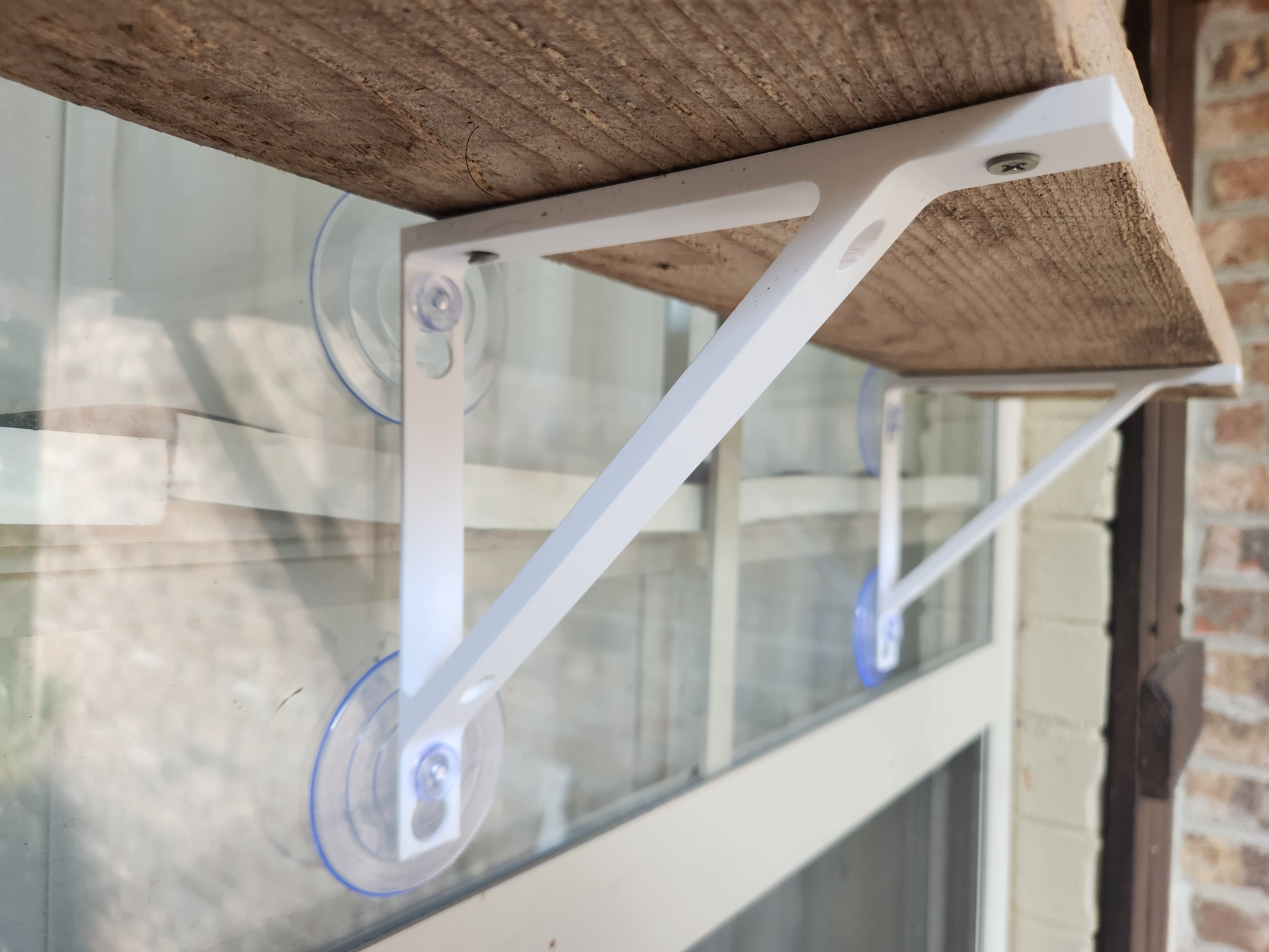 Basic Shelf Bracket with Suction Cups