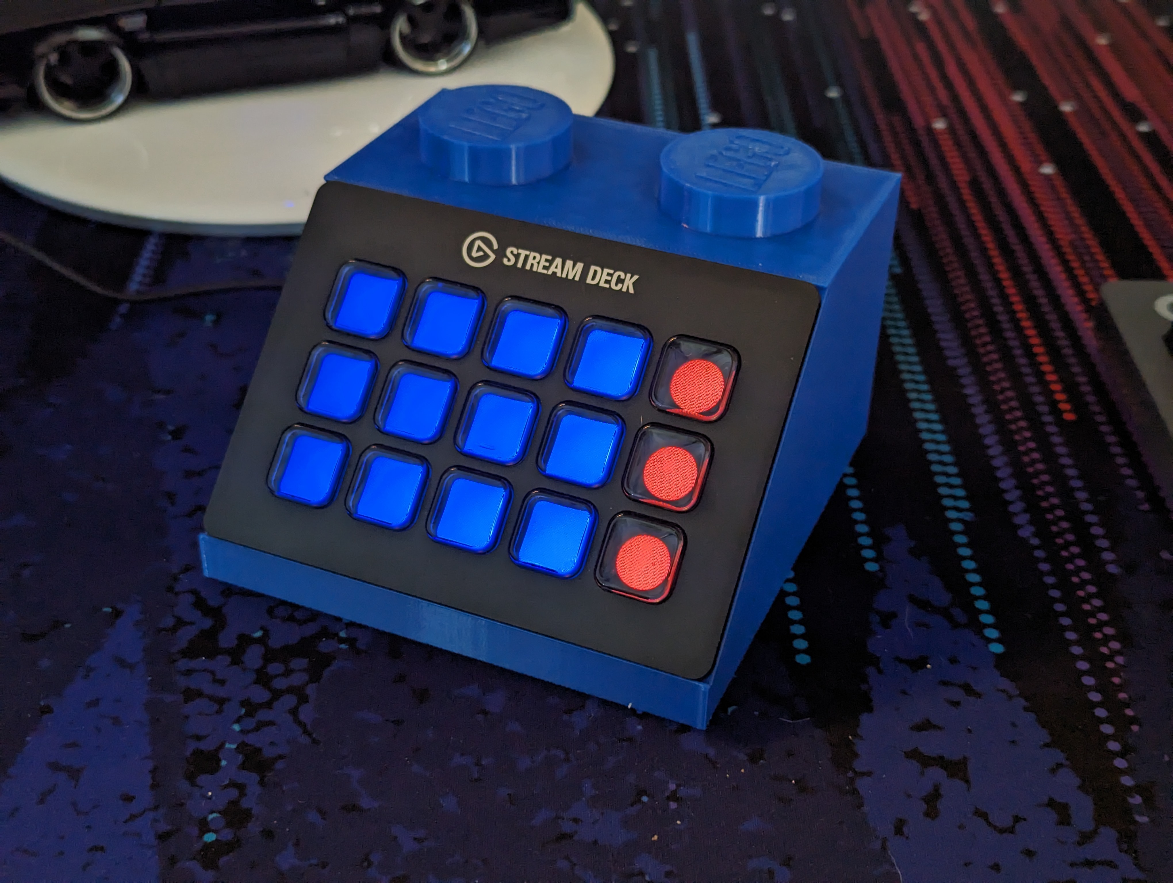 Lego Computer Slope Brick mount for Gen1 Streamdeck by lokiparts ...