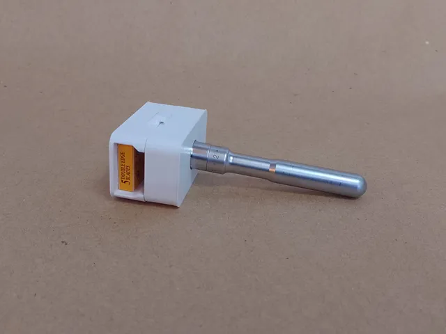 Razor blade traveling box