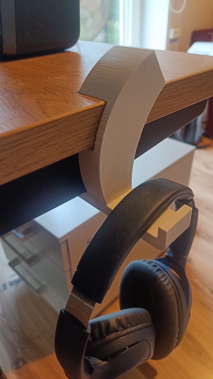 Headhphone hanger for standing desk
