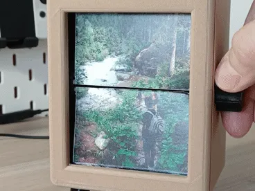 PHOTO HOLDER WITH PALETTE