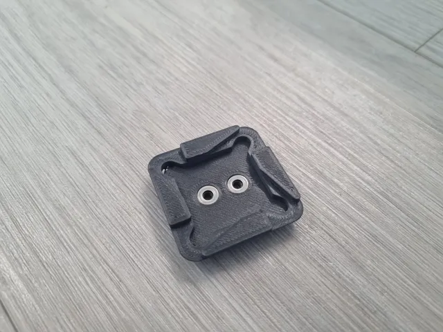 Peak Design Plate with 1cm-uni-mount