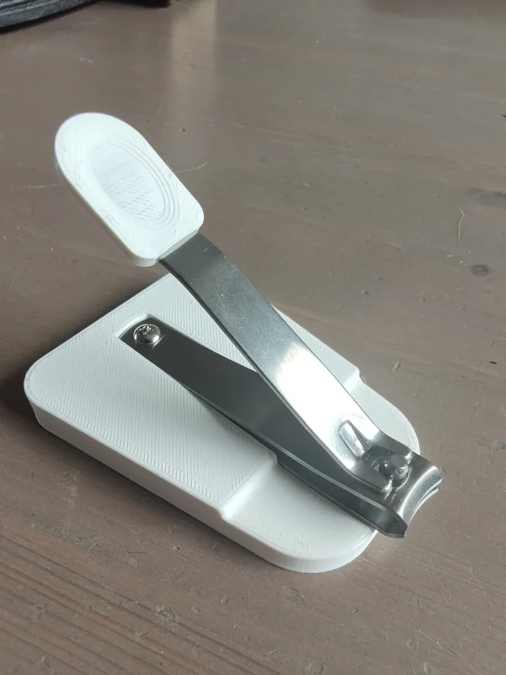 Press On Nail Clipper designed for one handed use
