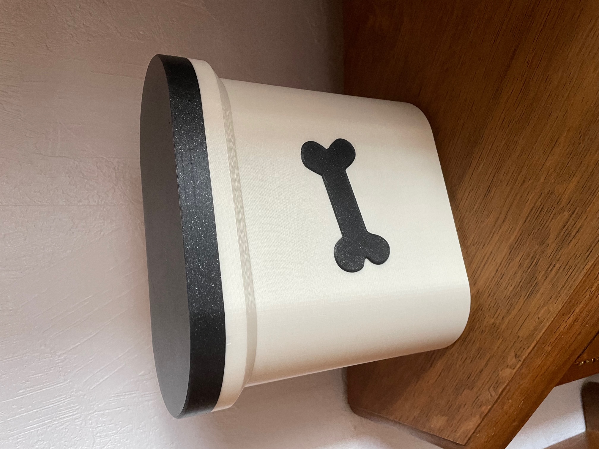 Pet food container