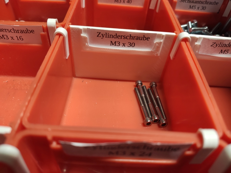 Trenner und Halteklammern
