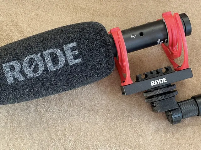 Selfie Stick w/ cold shoe mount (inline)
