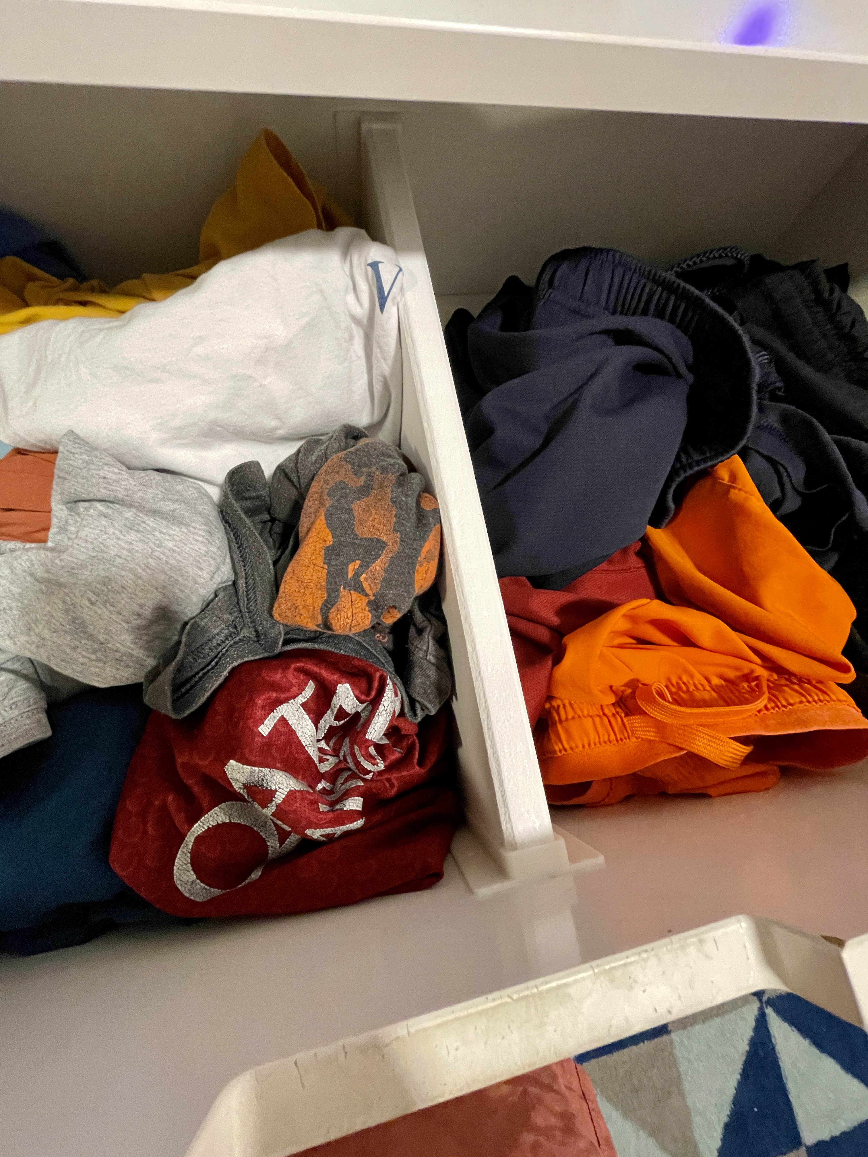 Drawer divider saddle