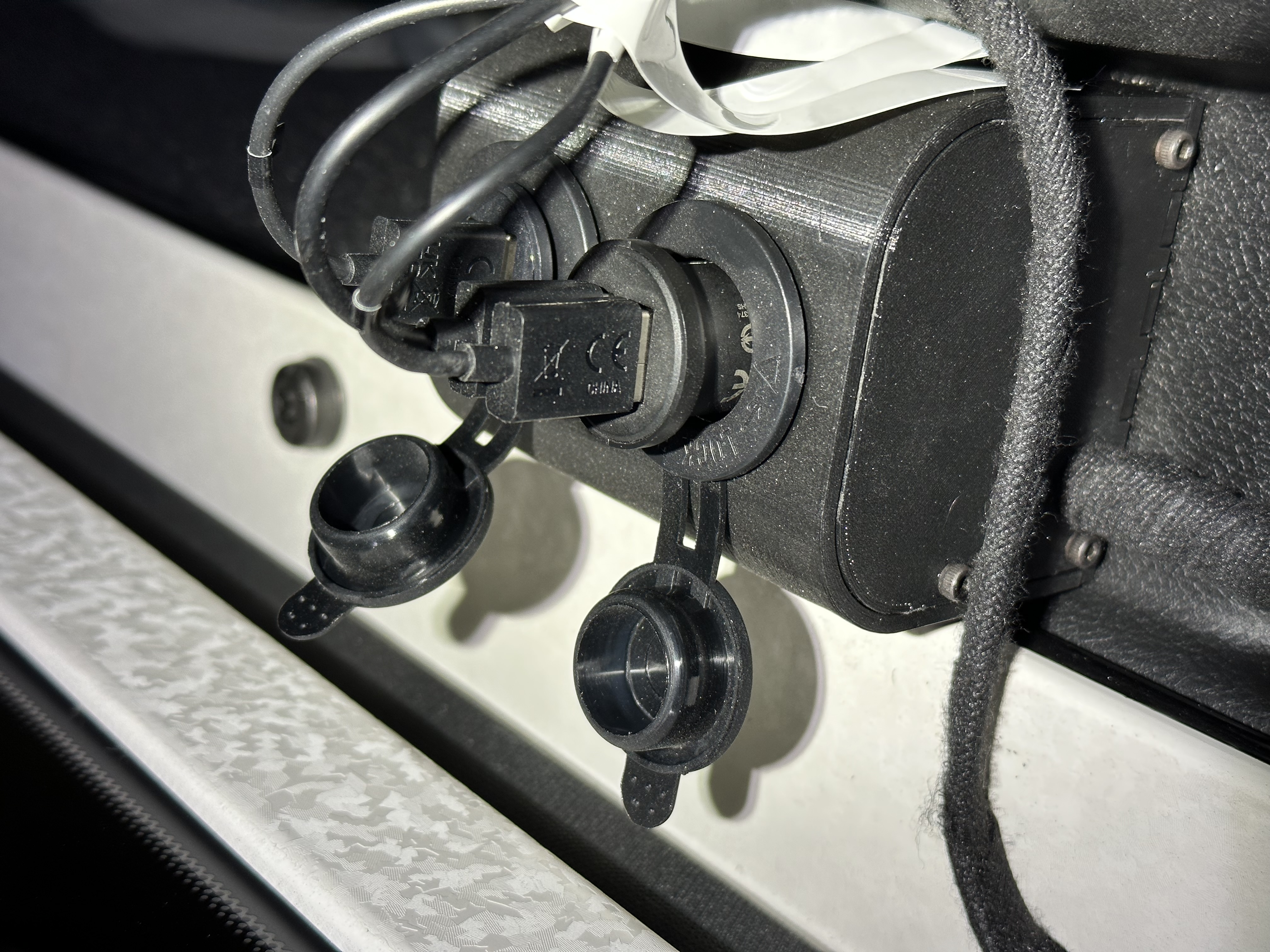 Jeep 12v socket box