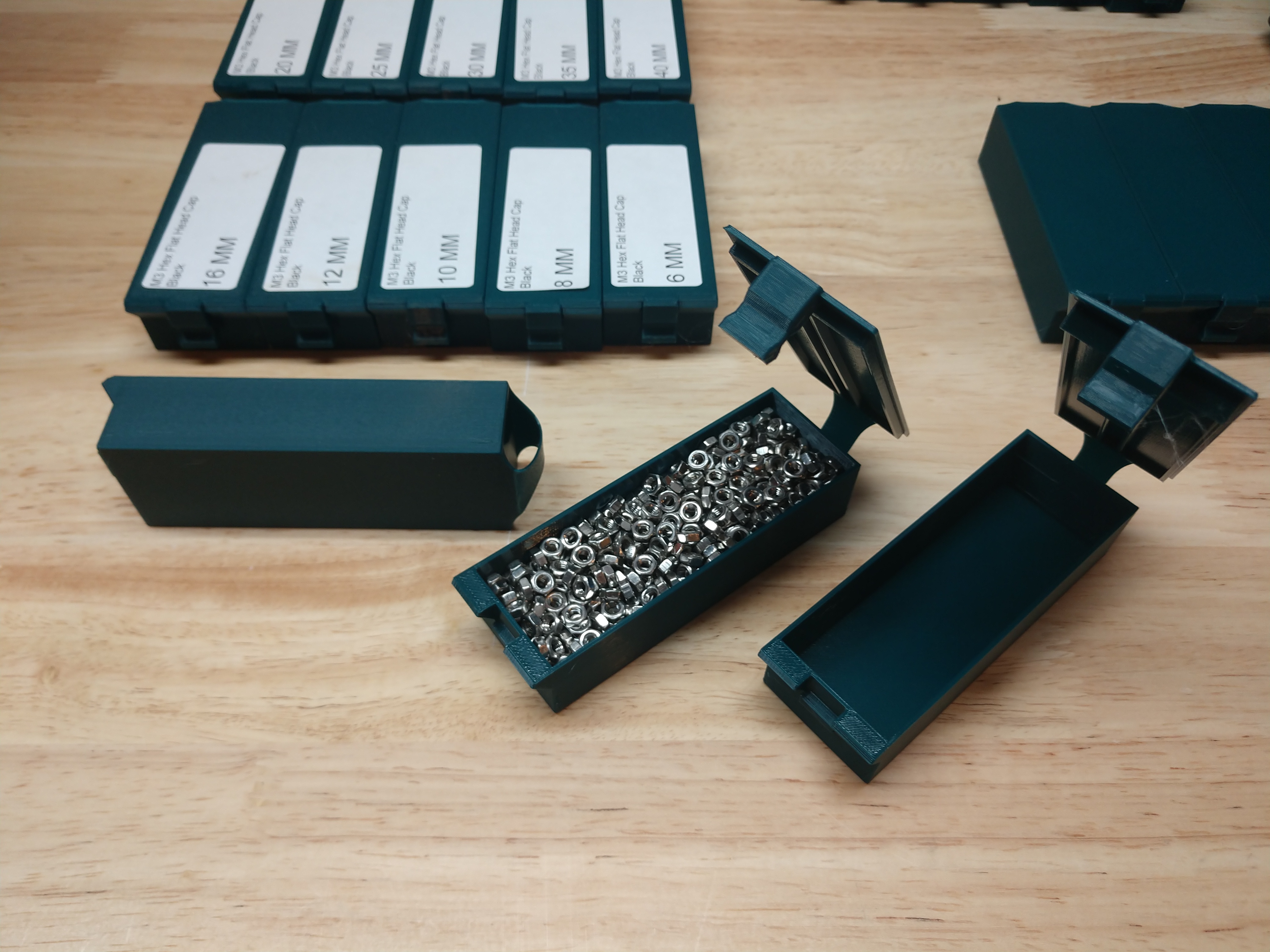 Miniatura 2 do modelo 3D Small Screw Box