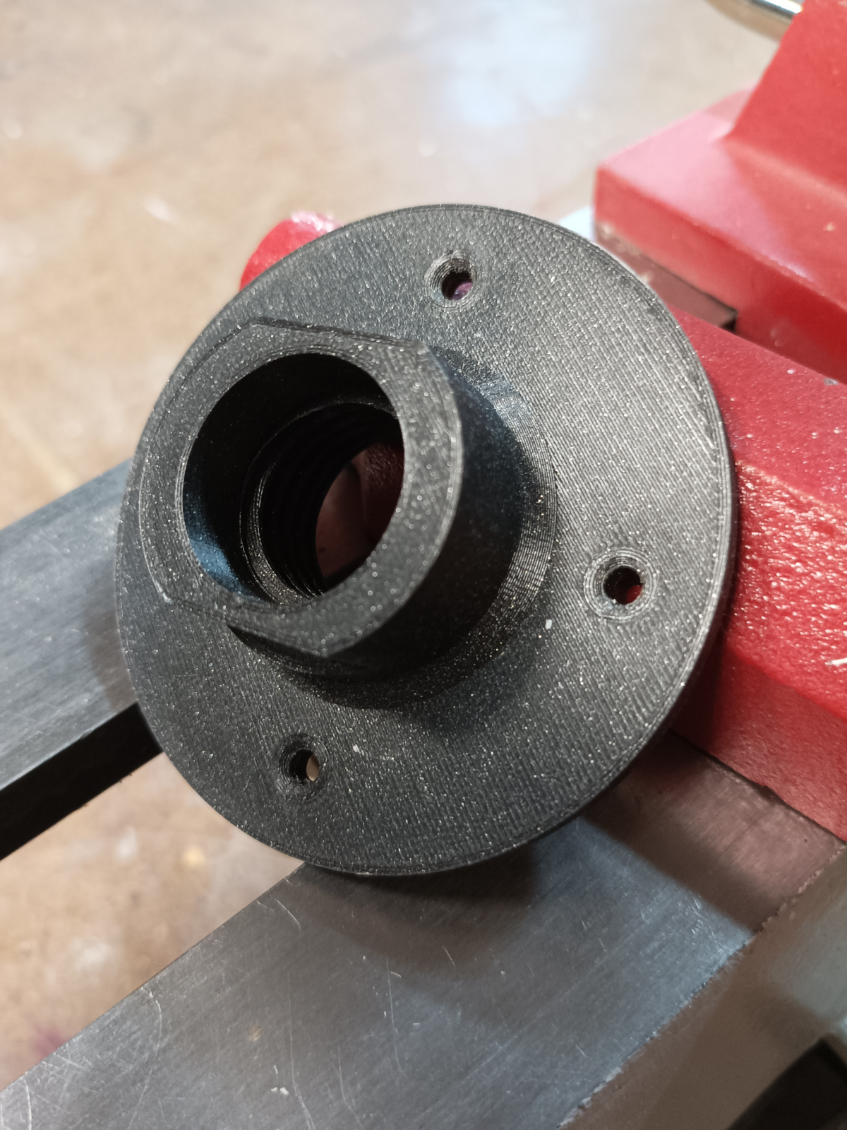 Finishing faceplate for woodturning lathe