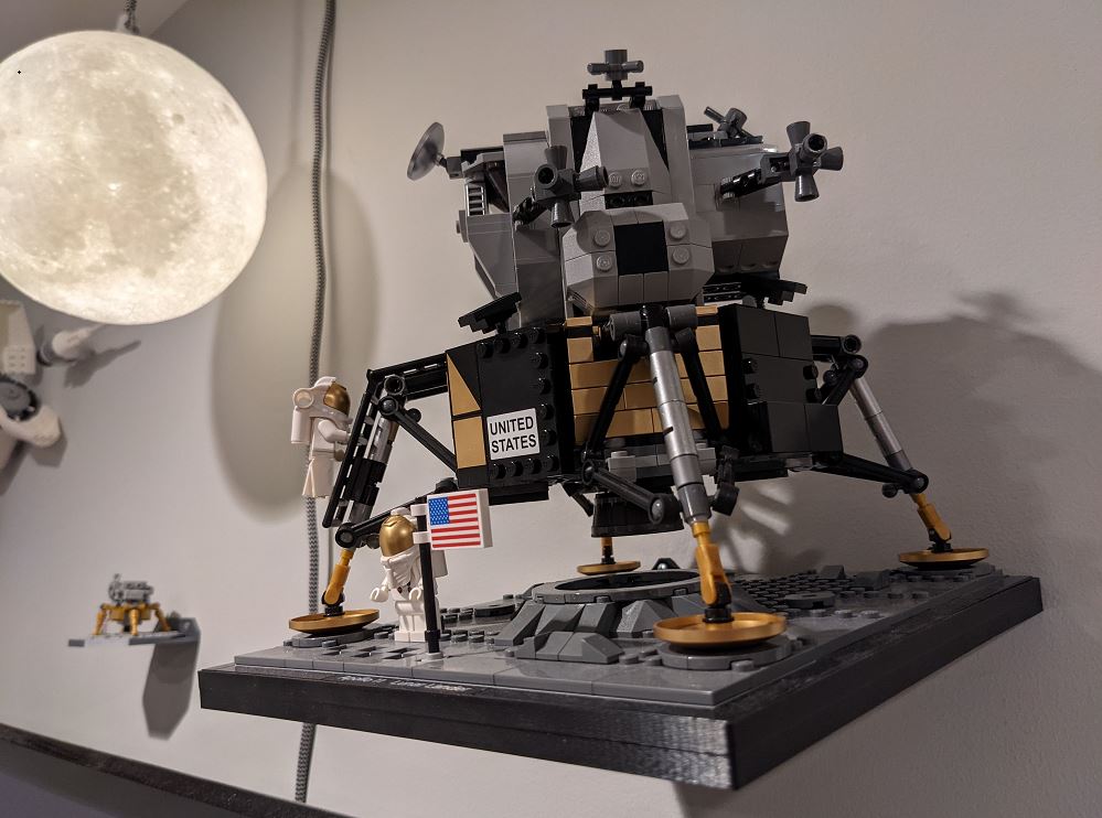 Lego Apollo 11 Lunar Lander wall mount