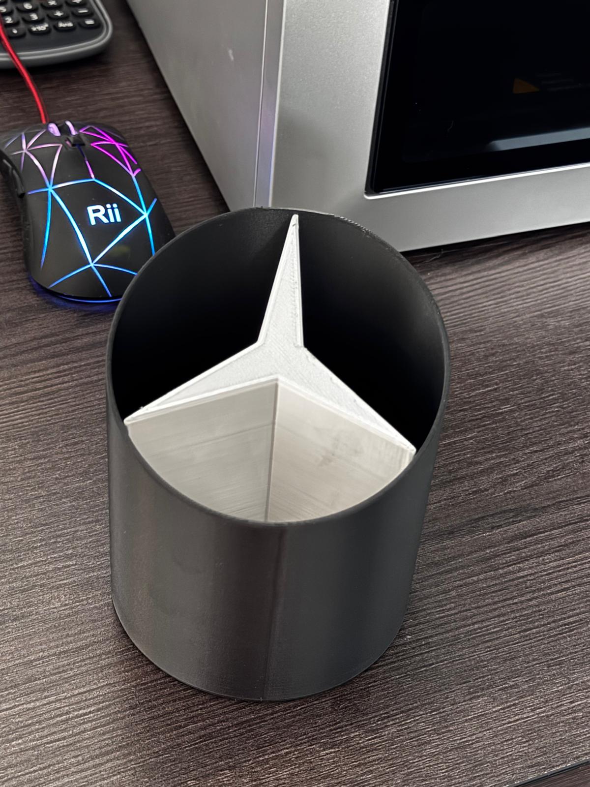Stiftehalter/Penholder