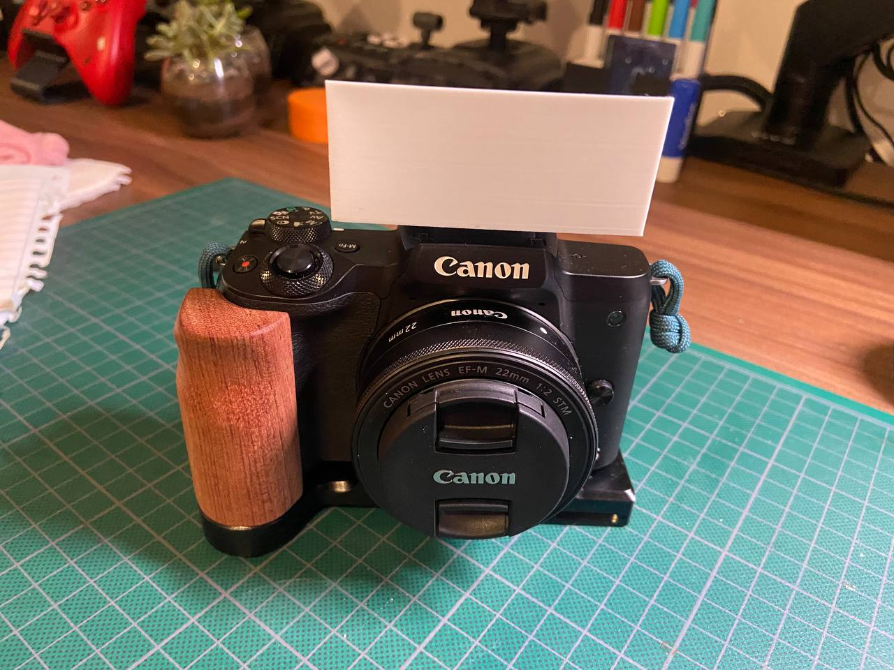 Canon M50 MKII flash difusser by dragon0504 Download free STL model