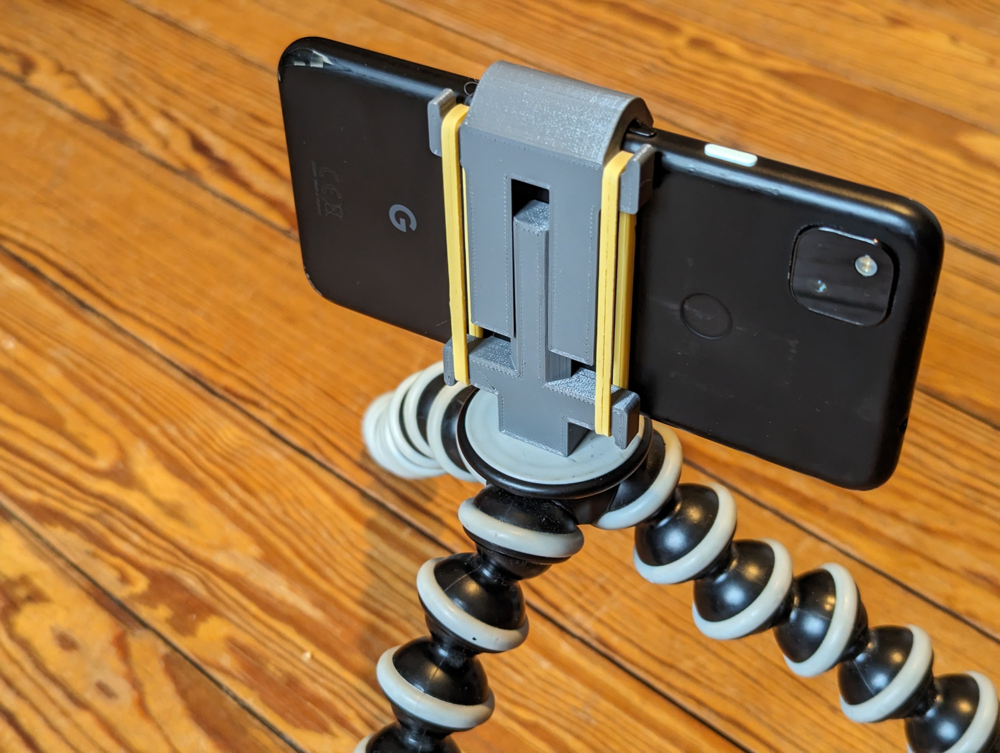 Smartphone photo tripod mount