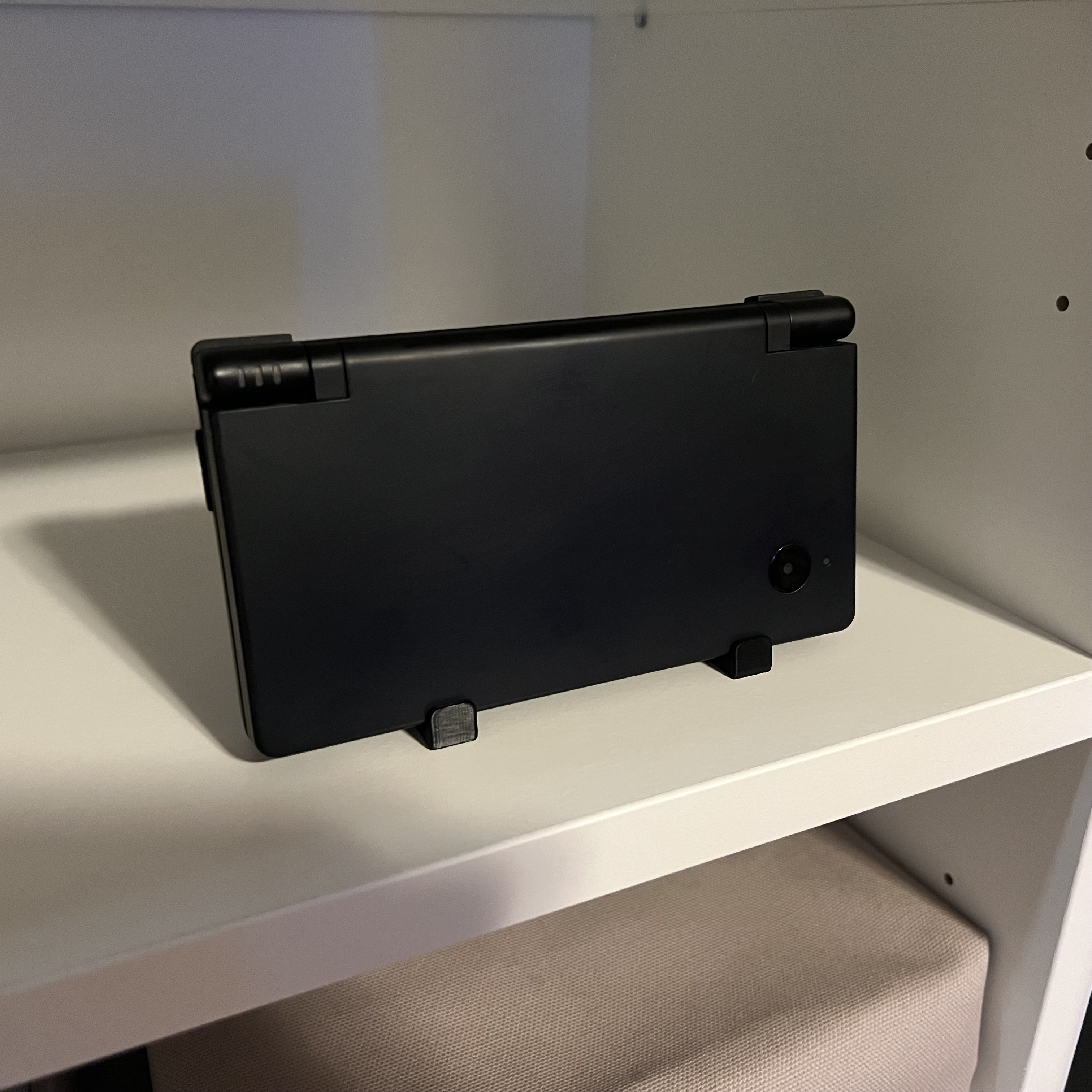 Minimalist Display Stand for Nintendo DSi NDSi