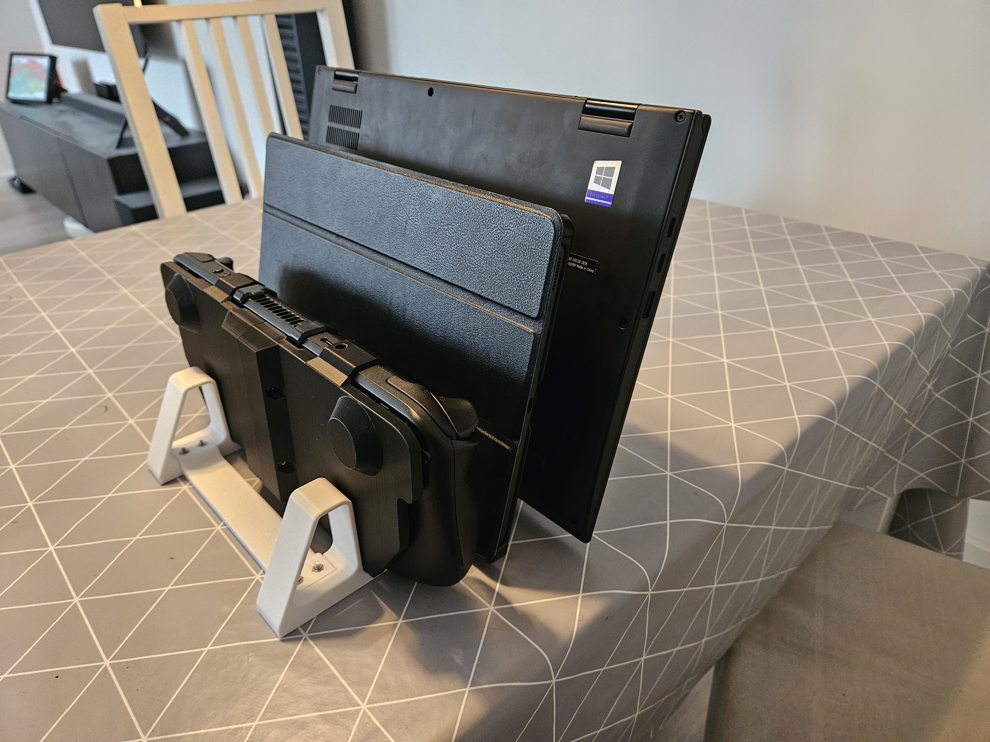 Vertical Laptop and tablet stand