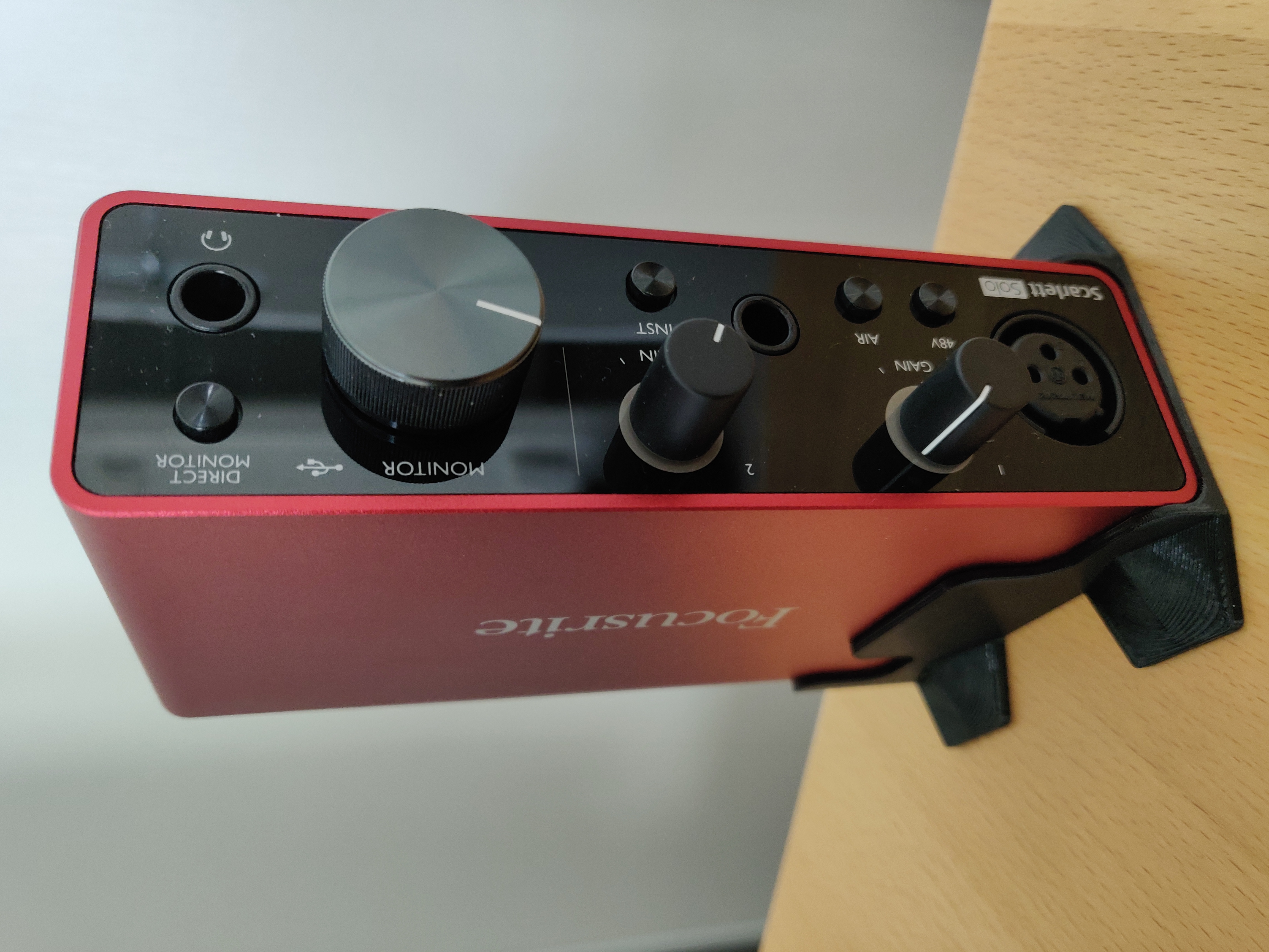 Vertical stand for Focusrite Scarlett Solo