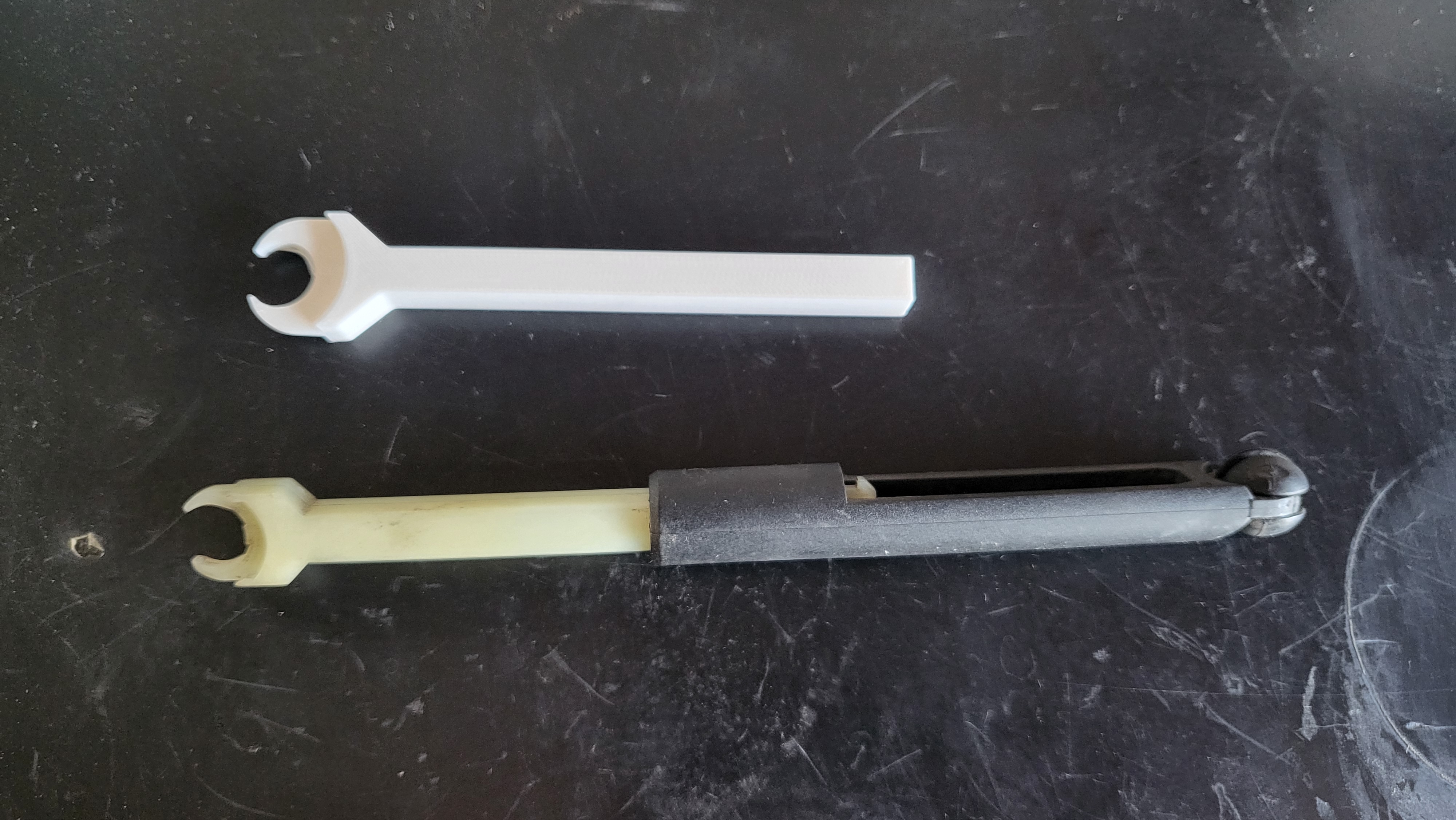 Ford Focus MK2 bonnet lock