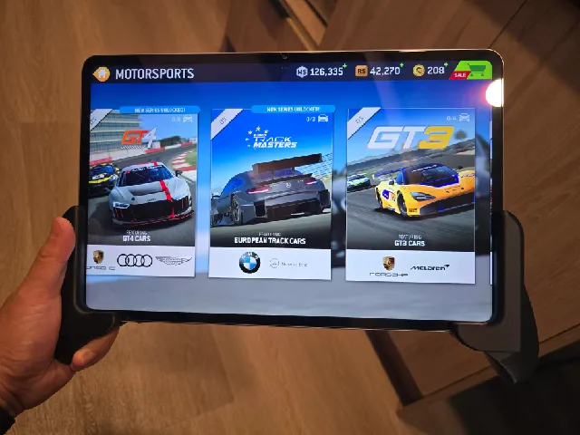 Tablet gaming grip handle