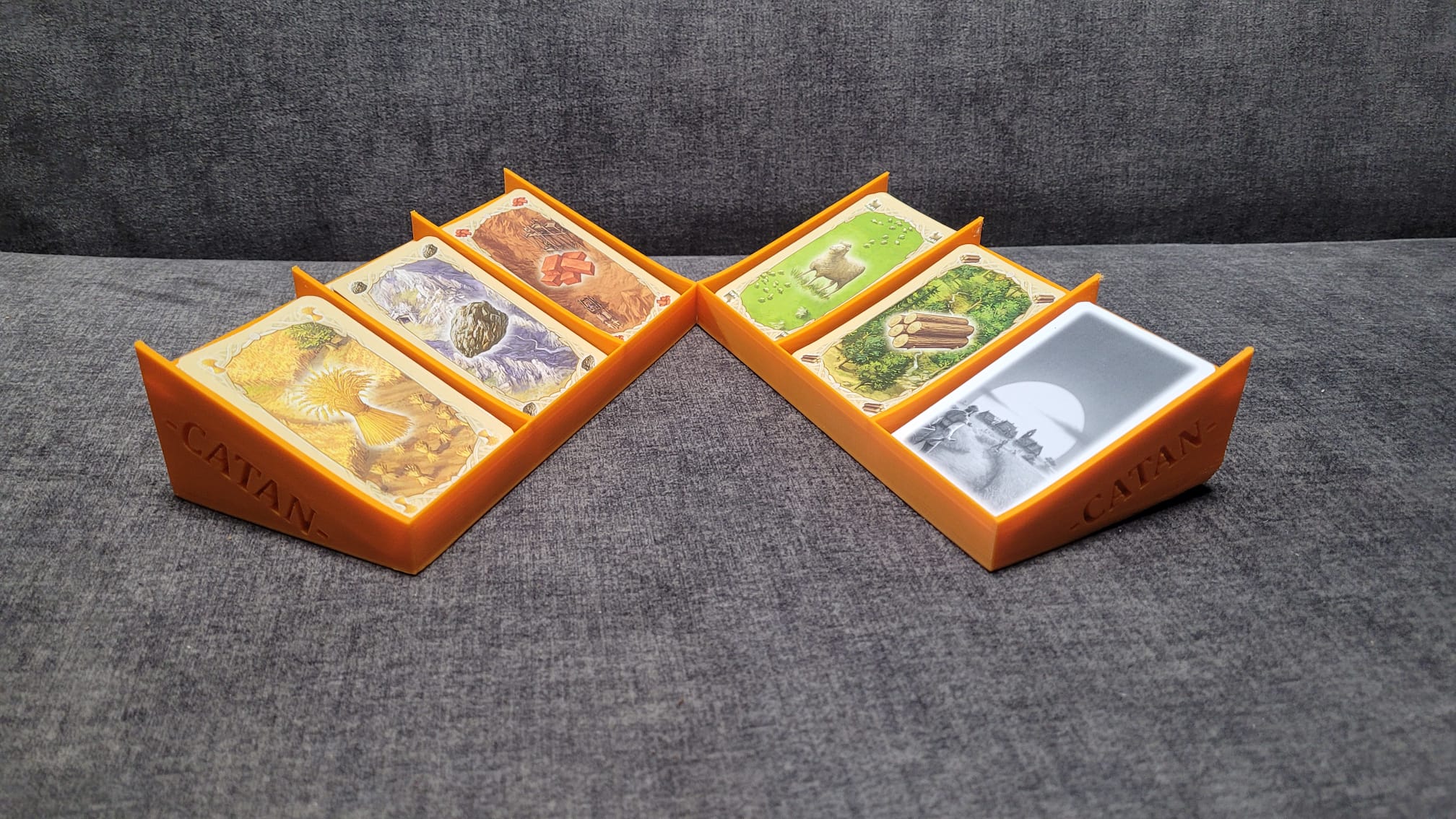 CATAN card dispenser