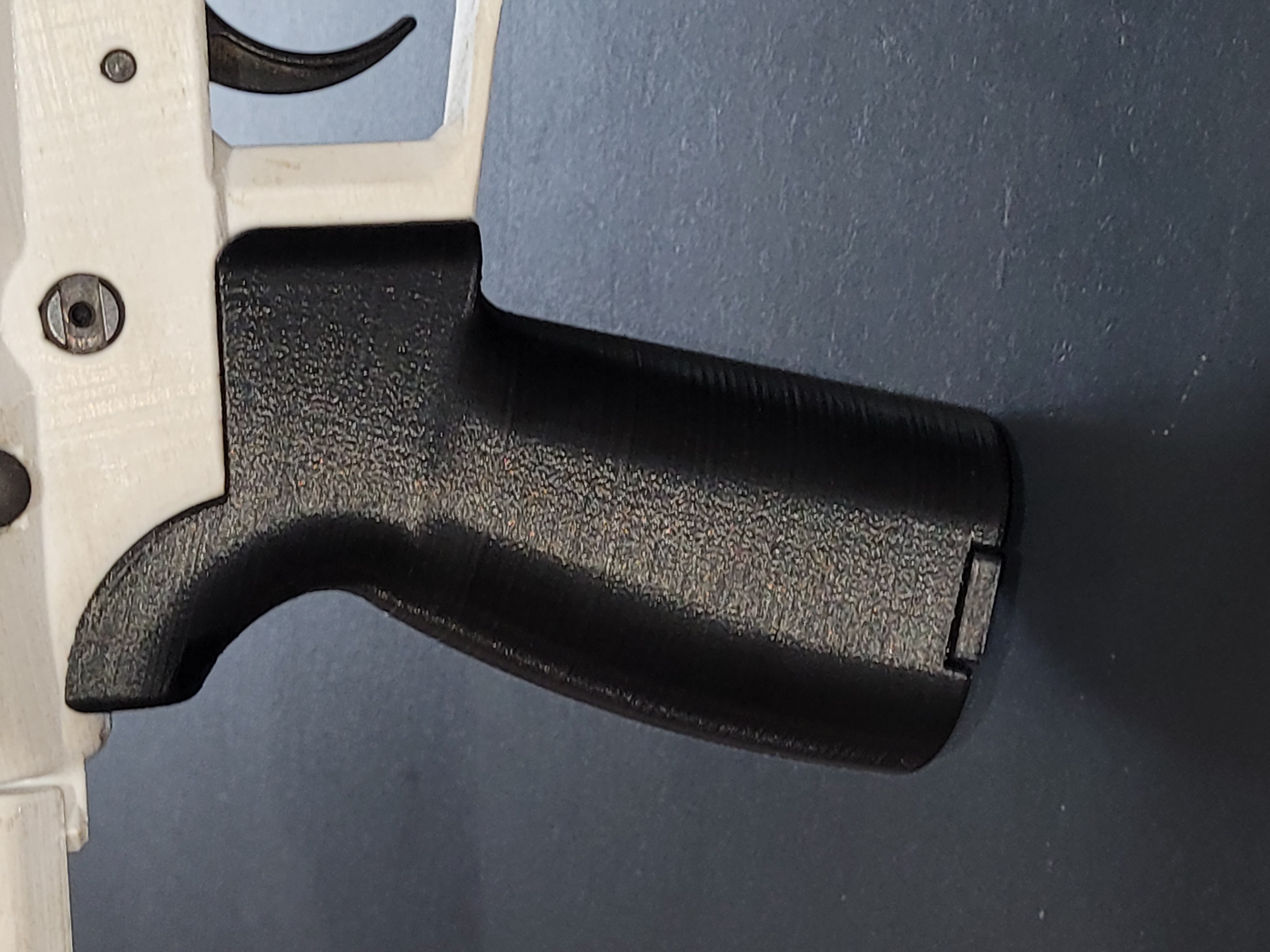 MIG Reduced Angle AR 15 style Grip w/storage von Racoon Dev ...