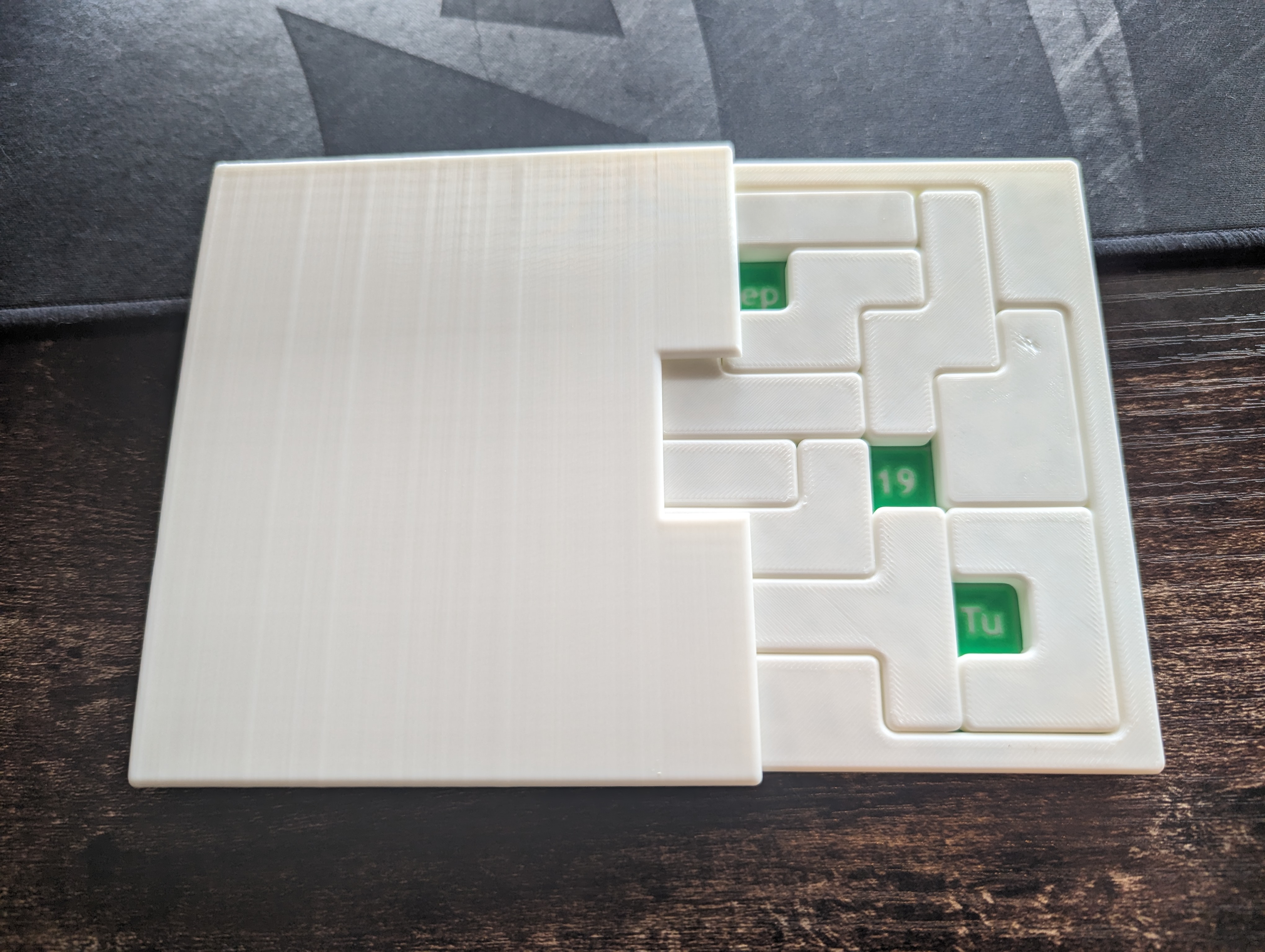 Case for Mikrom's Puzzle Daily Calendar.