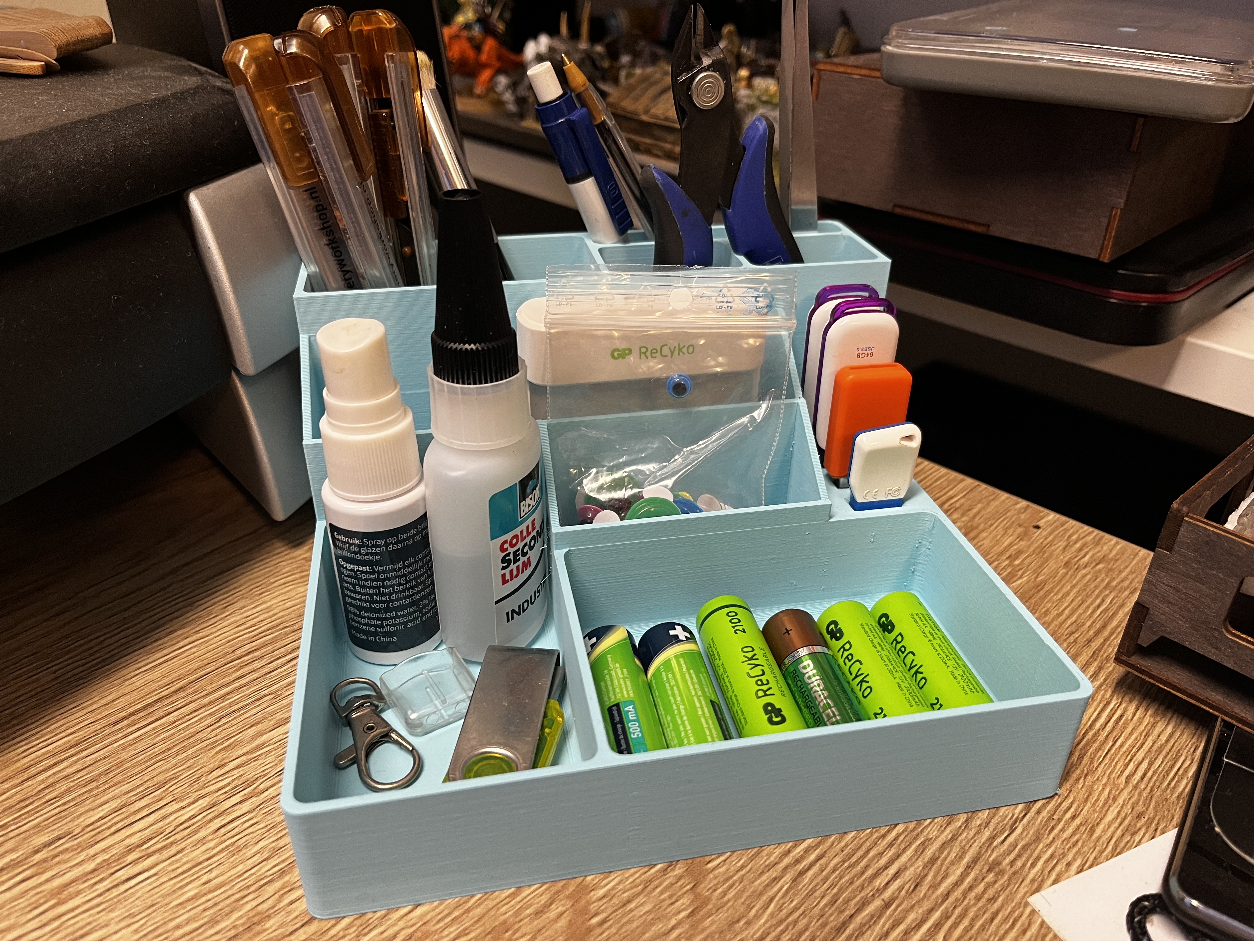 Desk organiser