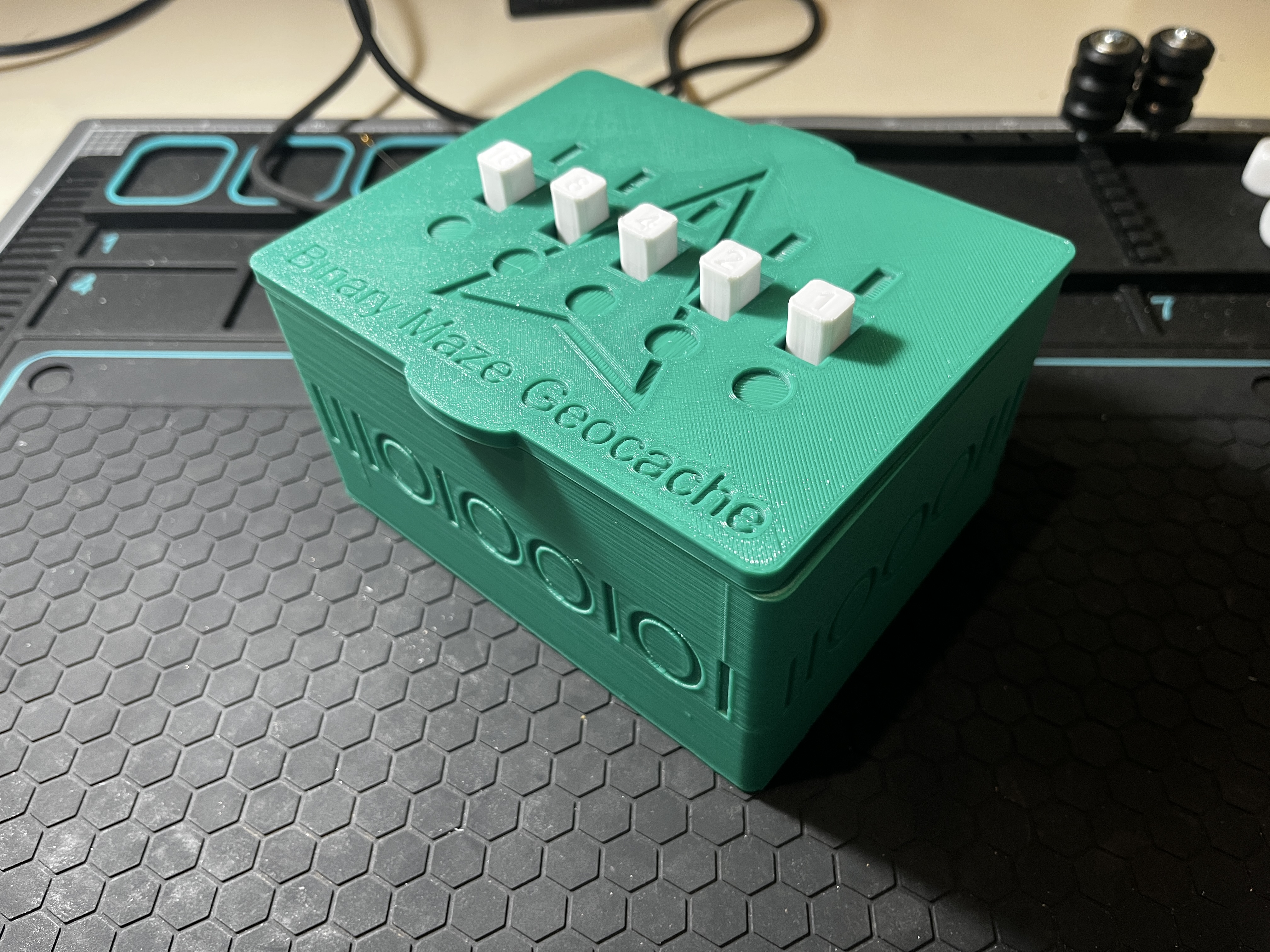 Miniatura 2 do modelo 3D Customisable Binary Maze Geocache