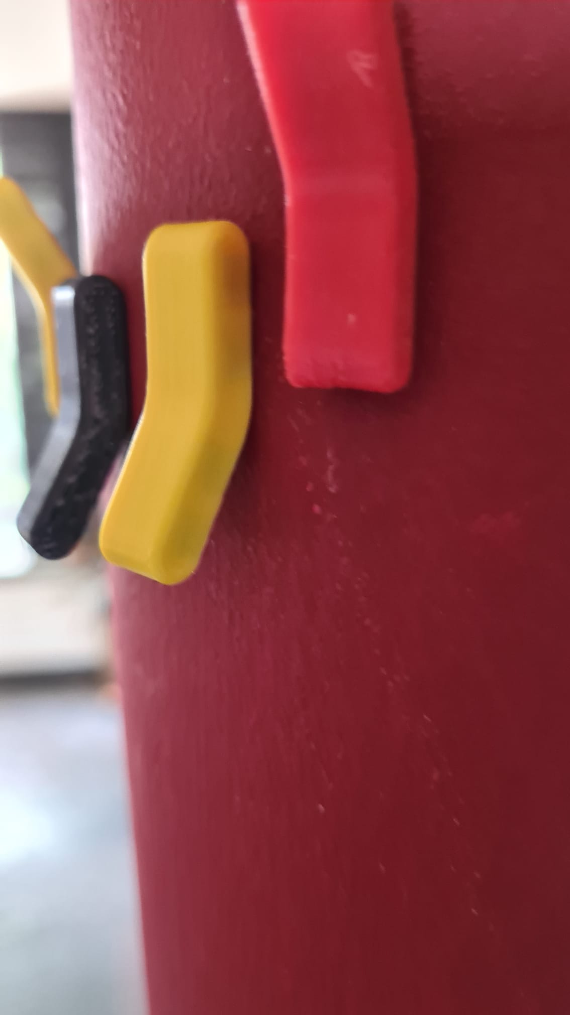 Little magnetic pin / paperholder / switch