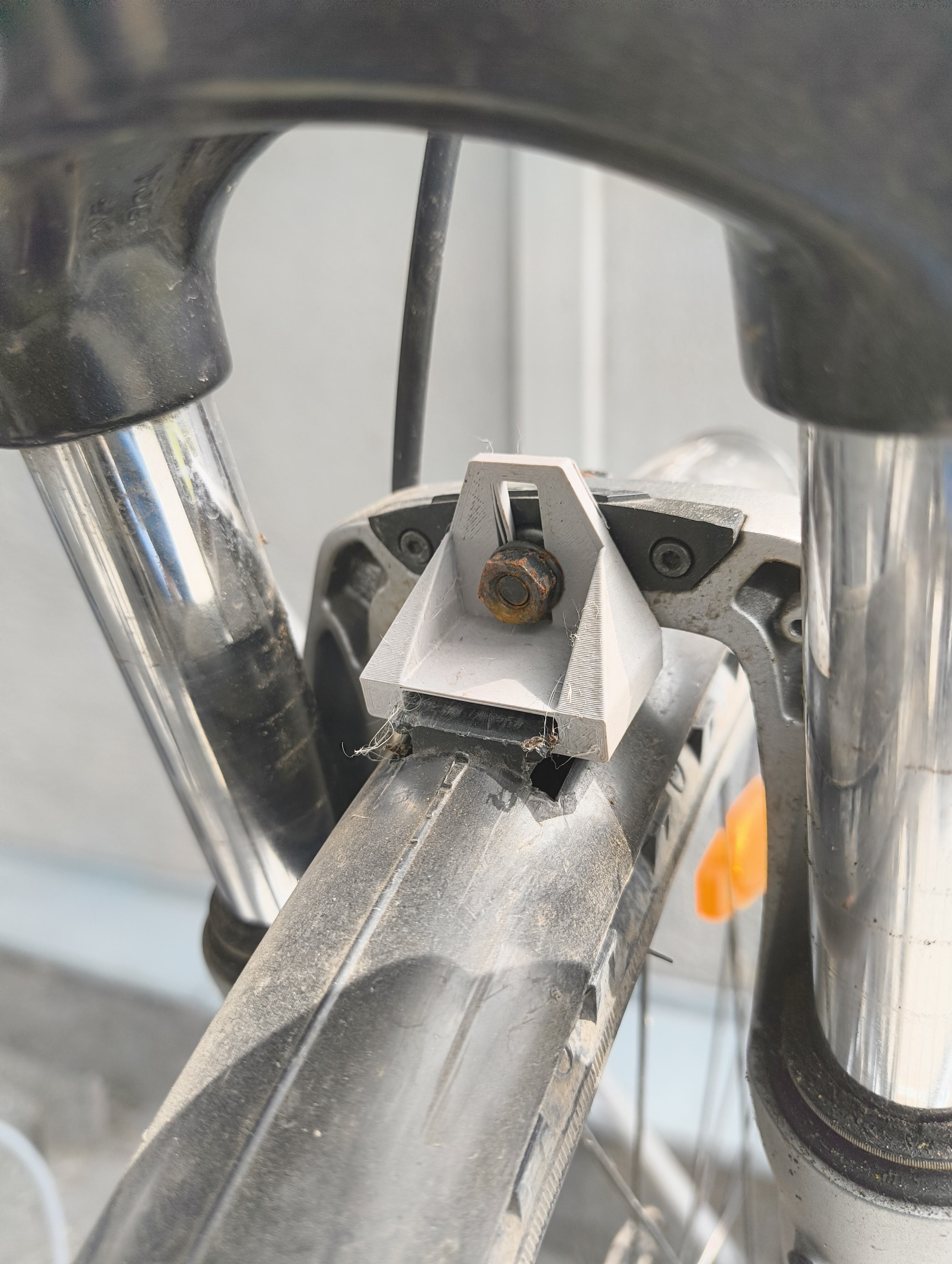 Mudguard holder