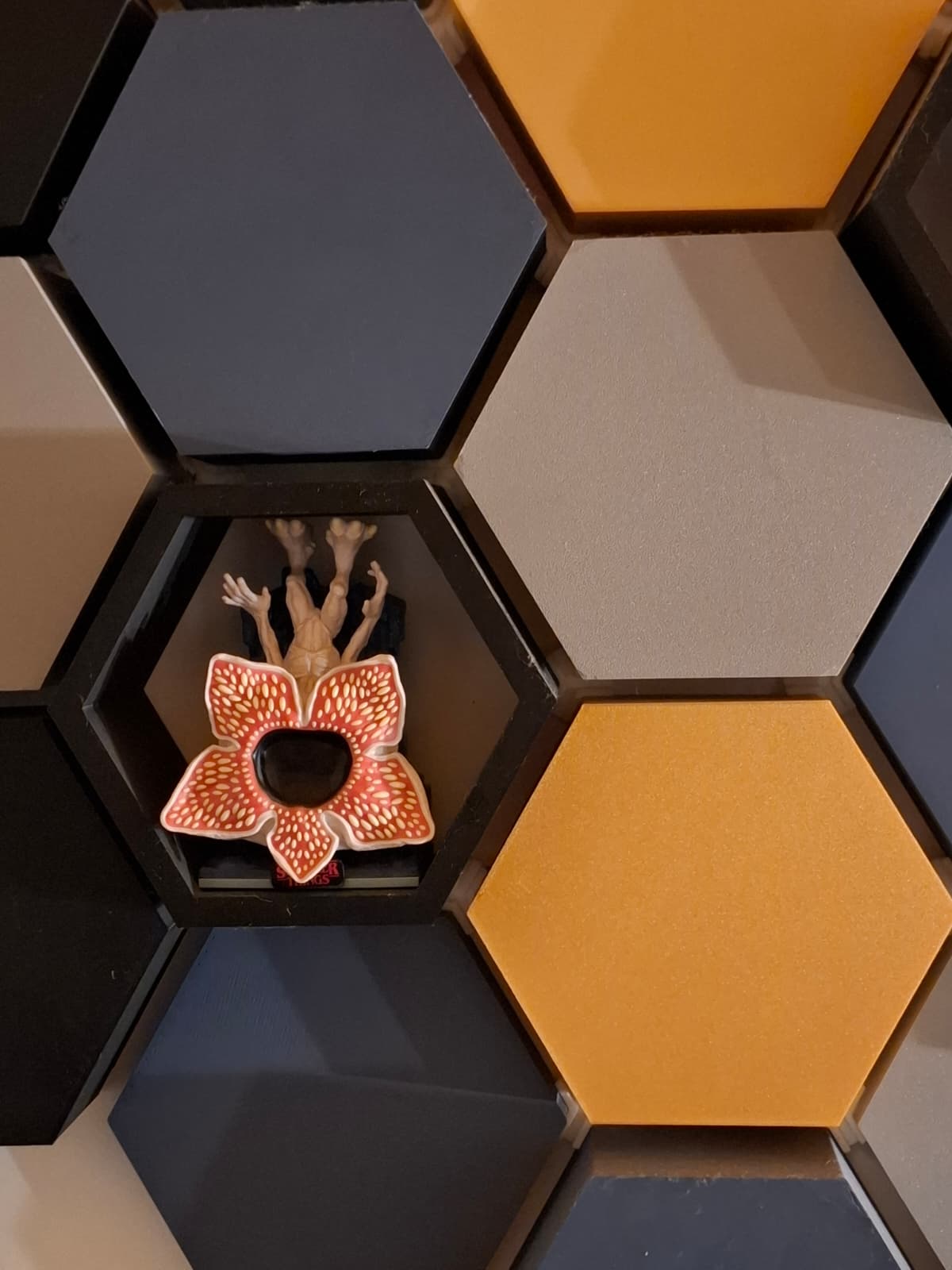 three-dimensional hexagonal wall frame — miniatura 10