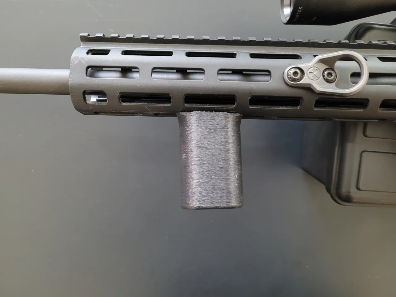 STL file MLOK STUBBY VERTICAL GRIP with storage compartment