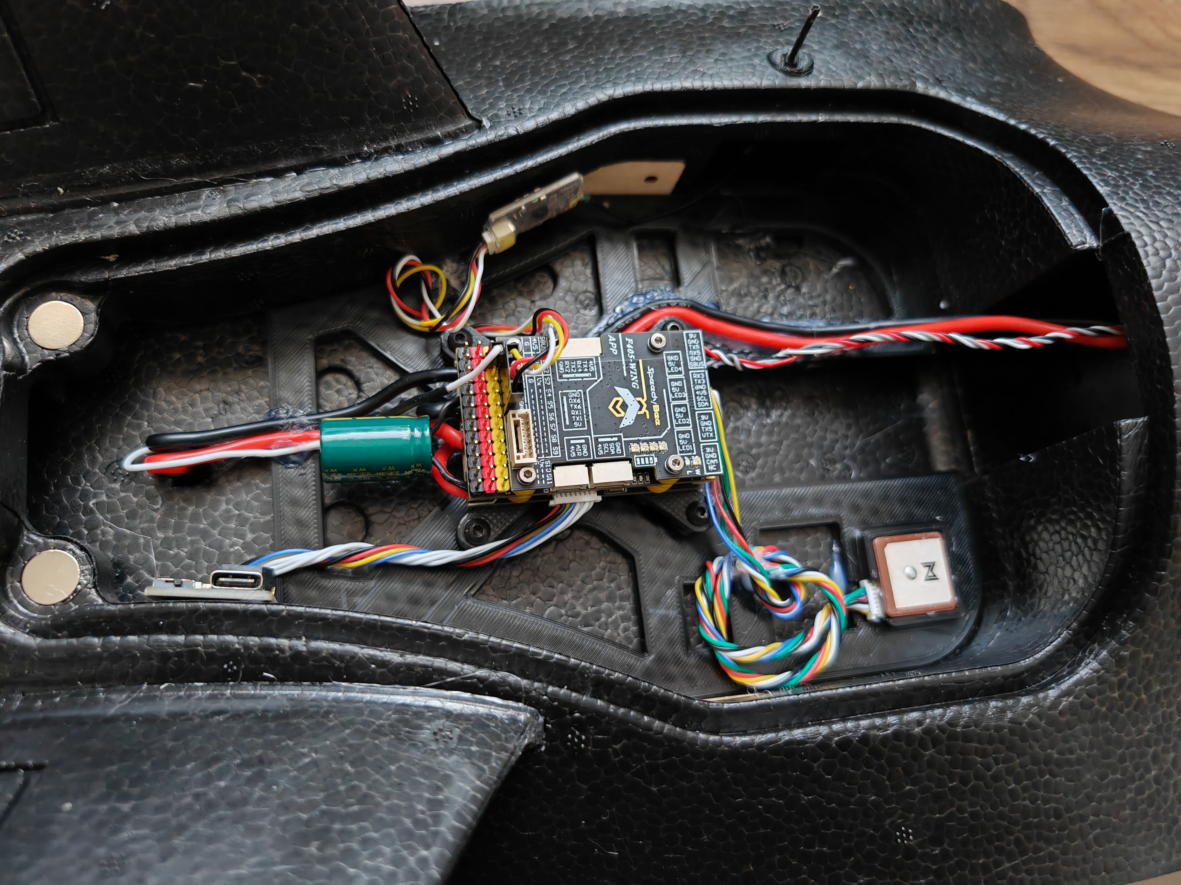 atomrc dolphin - speedybee f405 wing + walksnail gps mount